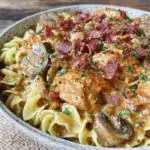 cremige Hähnchen-Pilz-Pfanne mit Spätzle - featured image