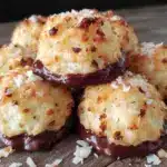 Saftige Kokosmakronen mit Zartbitterboden - featured image